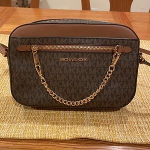 Michael Kors Jet Set Item Large East West Zip Chain Crossbody XBody